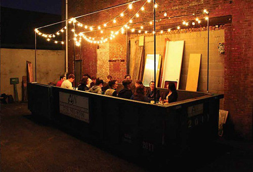 花50美元在垃圾桶中吃飯，為倡導(dǎo)人們不要浪費(fèi)食物--置頂表情