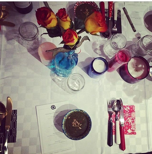 花50美元在垃圾桶中吃飯，為倡導(dǎo)人們不要浪費(fèi)食物--置頂表情