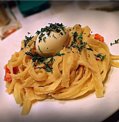 花50美元在垃圾桶中吃飯，為倡導(dǎo)人們不要浪費(fèi)食物--置頂表情